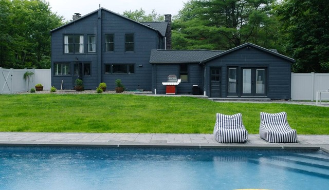 Charming rustic home in the Hudson Valley. Pool is heated and open! New Hot Tub! in Saugerties