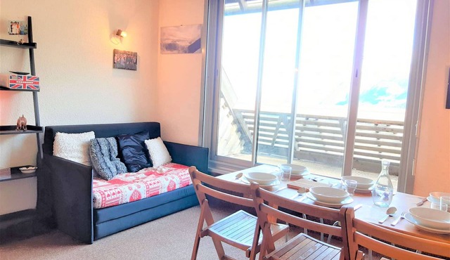 Charming Studio with Cabin, Sleeps 6 - Ski-In/Ski-Out, Fully Equipped, Ski Locker, and Elevator in Piau-Engaly
