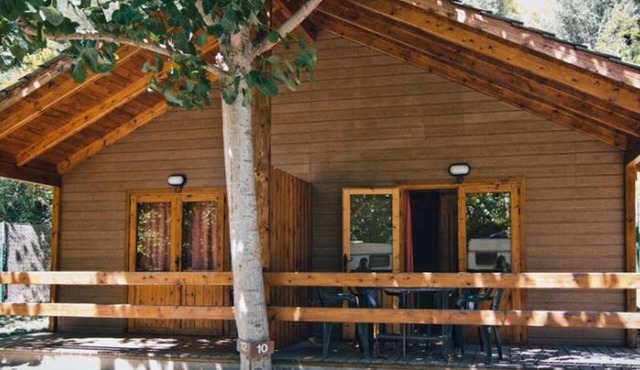 Charming wooden bungalows in the Pyrenees, pets allowed
