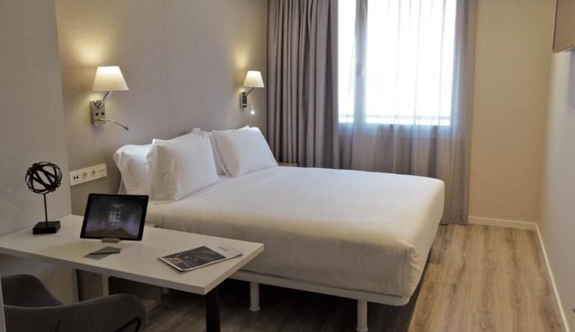Chic Apartment w/Kitchen Near Fine Arts Museum – Walk Everywhere