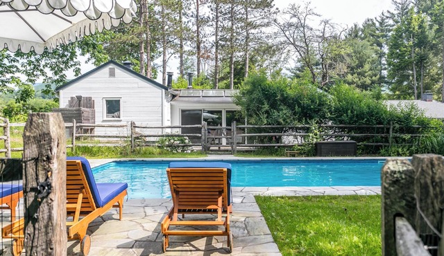 Chic two Cottage compound with pool and hot tub in a pastoral Woodstock setting. in Bearsville
