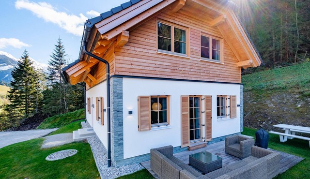 Child-friendly chalet with sauna in Donnersbachwald