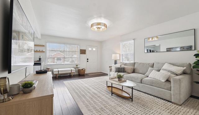 Contemporary Cottage East 3BD Detroit DTW Ann Arbor in Westland