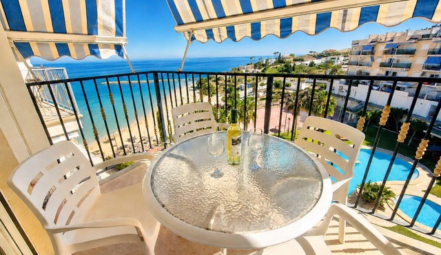 Costa Blanca, Right on the Beach. With private sun terrace, Beautiful resort