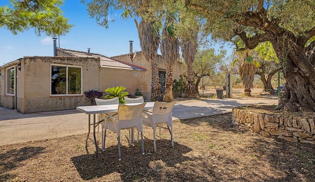 Country House 'Ca Lo Maraco' with Mountain Views, Private Garden, and Wi-Fi