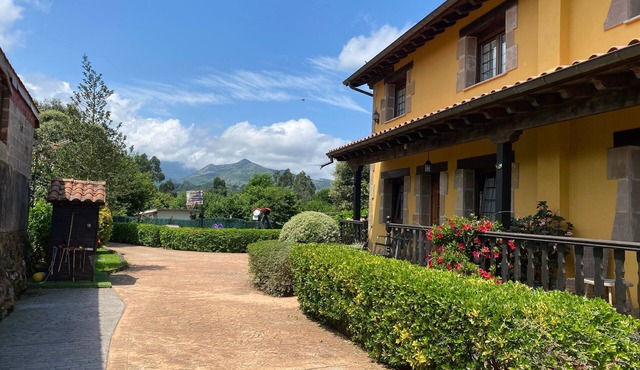 Country House 'Los Avellanos 1' with Mountain Views, Private Garden and Barbecue