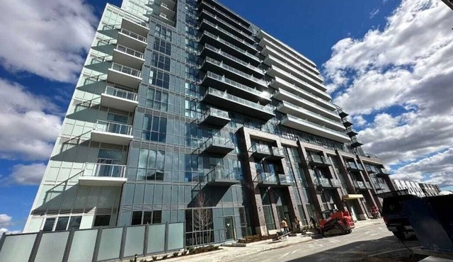 COZY 2 BEDROOMS FULL BATH IN THE NEW DOWNTOWN VAUGHAN FROM SUBWAY. ONE PARKING in Vaughan