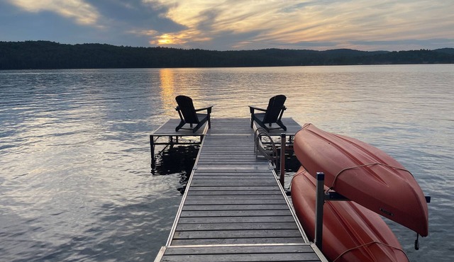 Cozy 2br cottage with firepit, long lake views, lake access and shady/sunny dock in Castleton