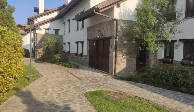 Cozy duplex for 8 in Jaca