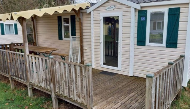 Cozy mobile home with terrace for 4 guests in Athée