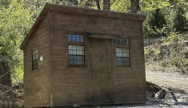 Cozy Off-Grid Cabin with Secluded Brookside Retreat Near Townshend, Vermont in West Townshend