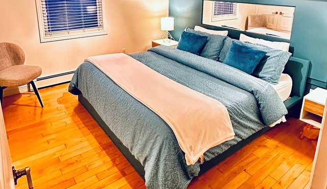Cozy, Relaxing, Center City Retreat with Private Rooftop Deck! in St. John's