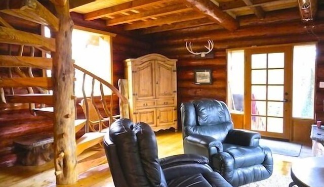 Cozy Rustic Log Home Living With Wood Fireplace And Hot Tub in Sooke