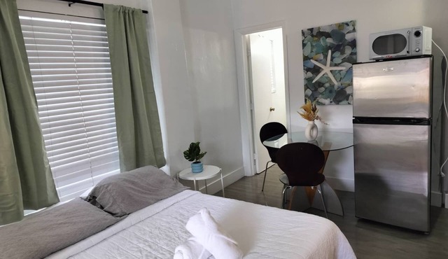 Cozy studio in Hollywood 101 in Hollywood