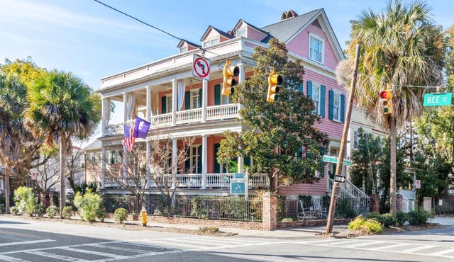 Daybed with Trundle in the Beautiful Ashley Inn 4 Blocks From King St in Charleston