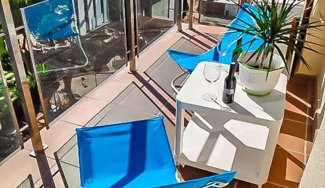 Directly at the beach, pool, sea view, A/C, Wifi