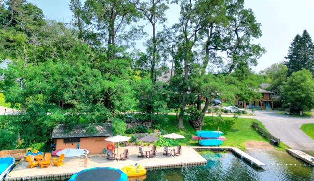 Dorothy’s Lodge | Large Waterfront Retreat on the Rideau in Chaffey's Lock