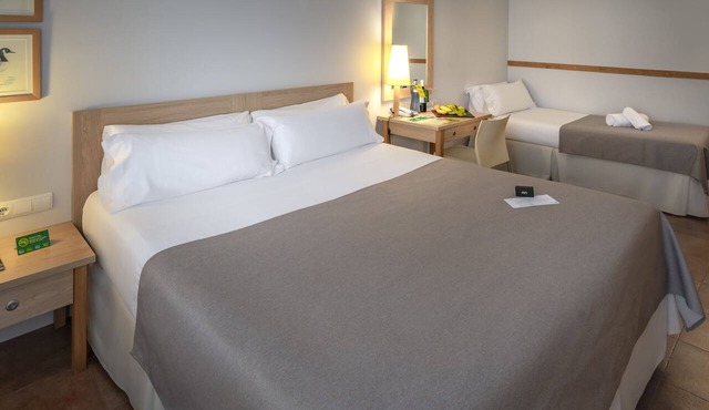 Dynamic Els Ports Resort