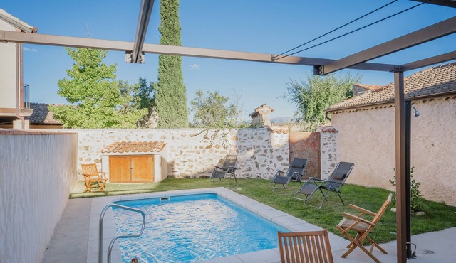 El Mirador de la Montaña: Rural House for 14 in Segovia Mountains with Pool