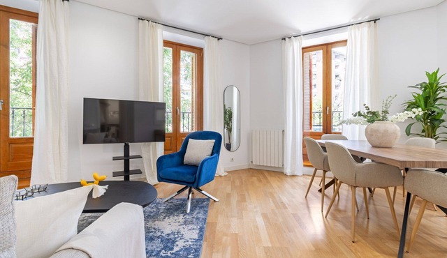 Elegant 3BR Apartment in Central Alcalá