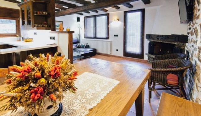 Elegant rural house for 10 people in Montardit de Baix, pets allowed