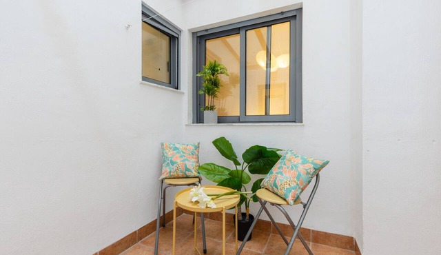 Enjoy life in our apartment. Wifi & Parking