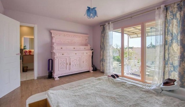 Entire House with Private Swimming Pool. Air Conditioning. Wi-Fi.
