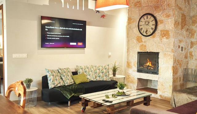 Entre Acebedas Country House, Segovia, 1 hour from Madrid, with a fireplace. PRIVATE bathrooms.