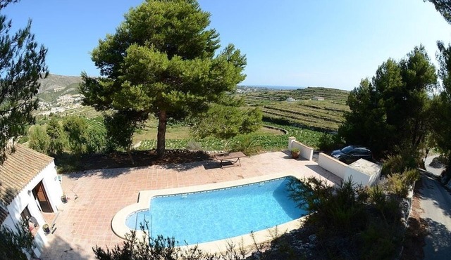 Secluded Villa with heated private pool and far-reaching sea views