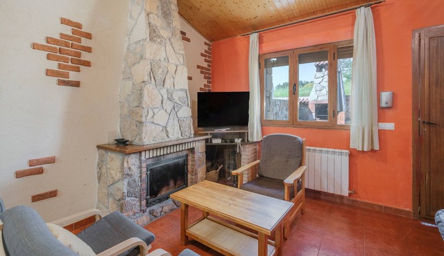 Rural House 'La Vega De Gredos' with Mountain Views, Private Terrace and Wi-Fi