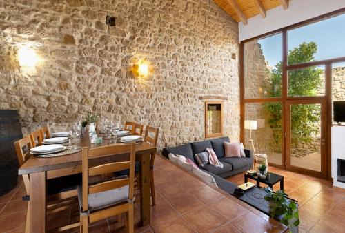 Espacioso pajar con chimenea y BBQ en el Matarraña