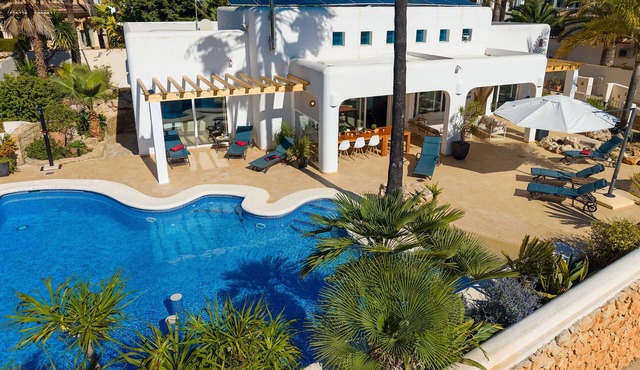 Exceptional Villa with Sea Views, Heated Pool, and Inspiring Design