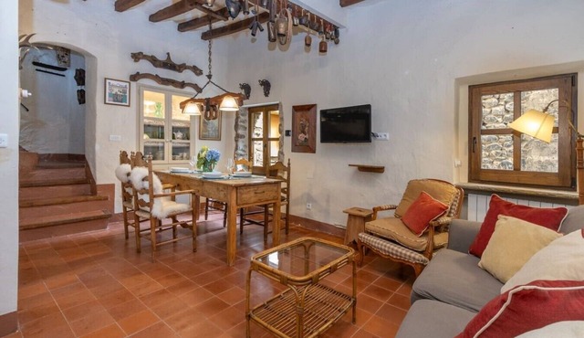 Exclusive historic home in Besalú | A/C | Wi-Fi