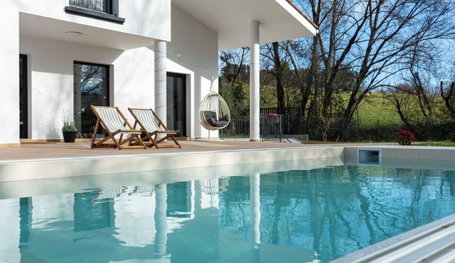 Exclusive Villa with swimming pool in Jaizkibel