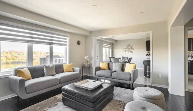 Executive 4BD/3BA home with Free Parking|Wi-fi|Office|Views|Park Access in Brampton