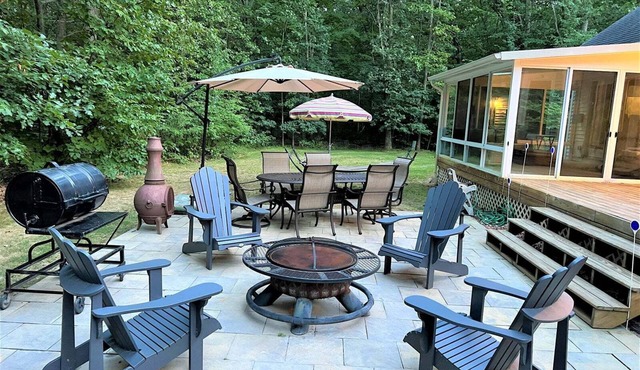 Experience luxury at Riverwalk, a 4-bedroom retreat in serene Saugatuck, MI. in Saugatuck