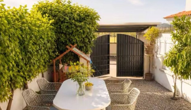 Family Beach House: Sea Views - 1 Minute to Beach