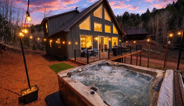 Family-Friendly Mountain Escape | Hot Tub + Views in Divide