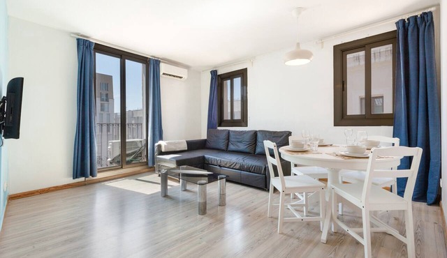 Felix Apartment: Your Retreat with Terrace & A/C in the Heart of Barcelona