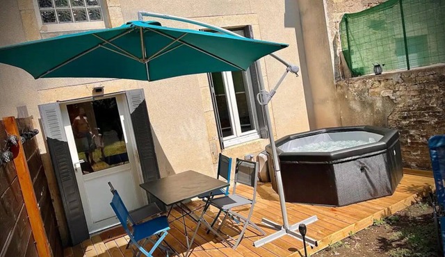 Superbe Appartement Avec Jardin ET Jacuzzi in Scey-sur-Saône-et-Saint-Albin