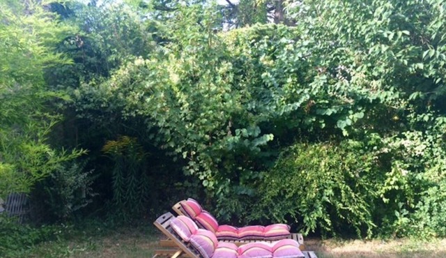 Garden, stones, fireplace . A haven of peace one hour from Paris in Vaudancourt