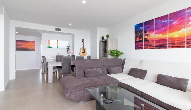 Global Vacacional, Apartamento de dos terrazas con vistas al mar y piscina en Canet