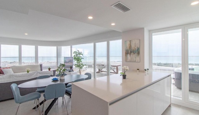Global Vacacional, Nuevo apartamento con piscina privada y terraza con vistas al mar