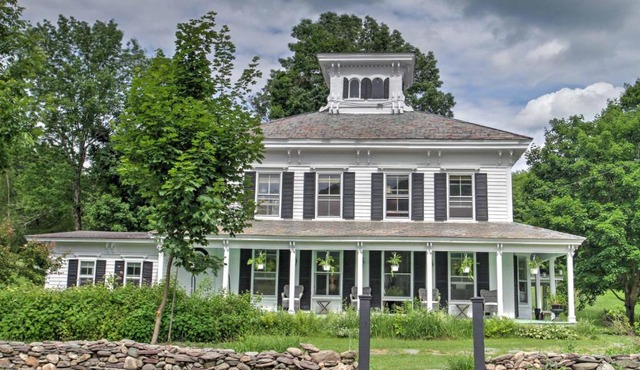 Gorgeous Victorian-Style House w/Hilltop Pool! in Rupert