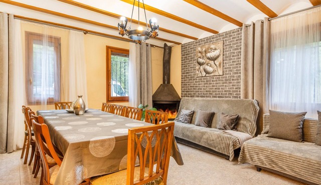 Gran Parents Country House with Lake Views, Wi-Fi, and Air Conditioning