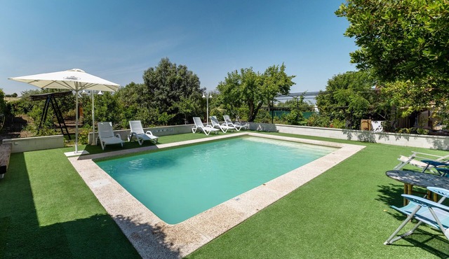 Grandma’s House in Toledo: Spacious Rural Retreat with Pool and Sauna in Cedillo del Condado