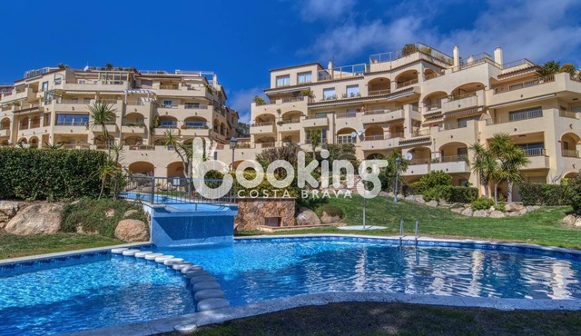 GROUND FLOOR WITH TERRACE FOR 4 PEOPLE WITH SEA VIEWS AND AT THE FOOT OF THE POO
