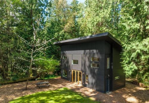 Guemes Island Road Modern Home in Anacortes