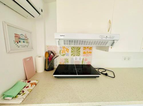 Habitación con baño y cocina