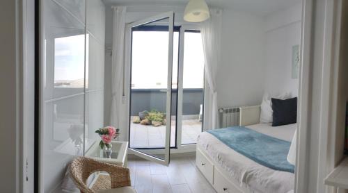 Habitación pequeña vistas y baño privado,NO piso entero,Small room view and private bathroom ,NOT whole apt
